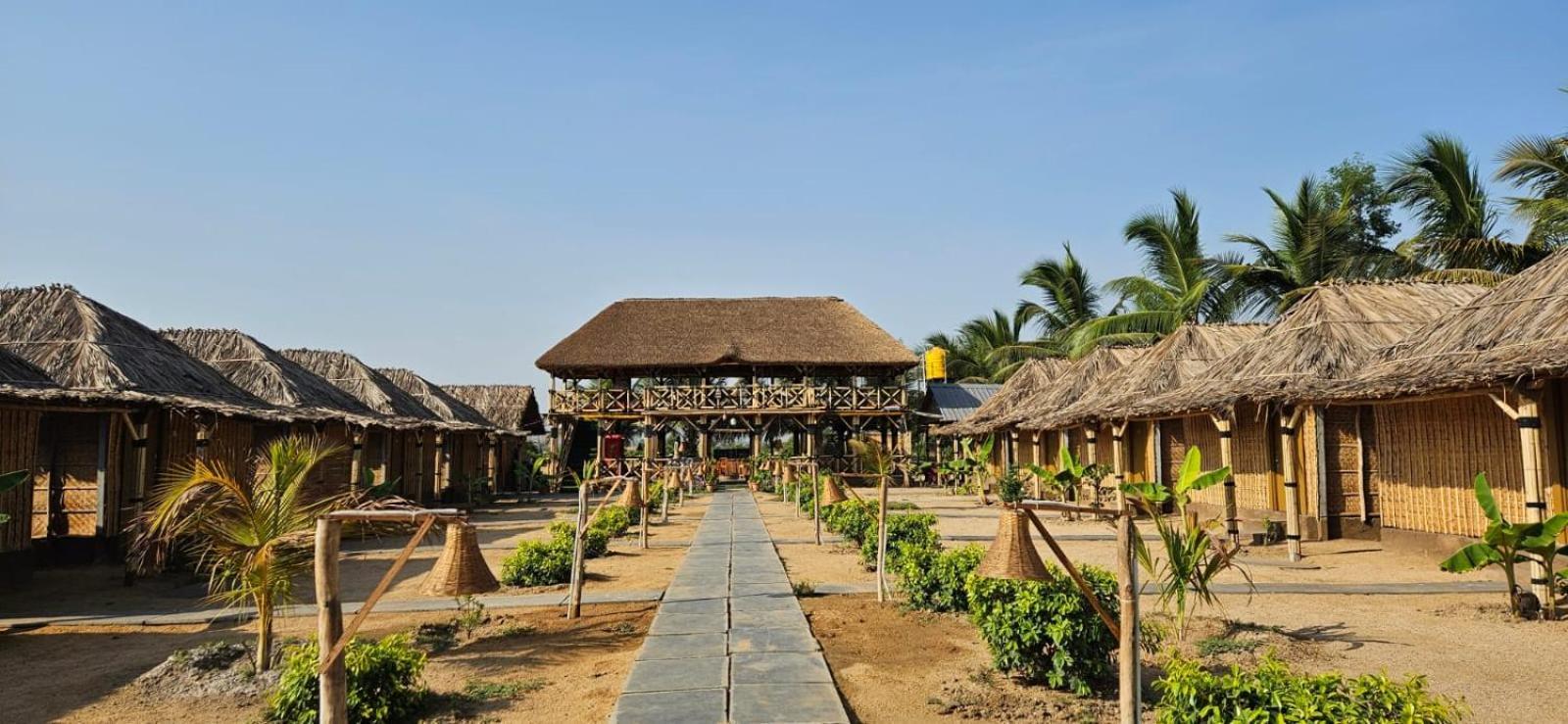 The King On The Rocks Resort Hampi Exterior photo
